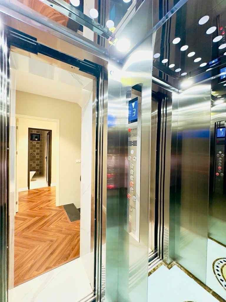 Nhà Phố Minh Khai: 50m2, Thang Máy, Xây Mới - Giá 12 Tỷ