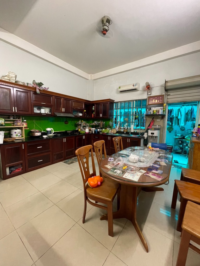 Siêu Vị Chí - Vị Trí Đắc Địa, Nhà 4 Tầng, Giá Chỉ 11 Tỷ