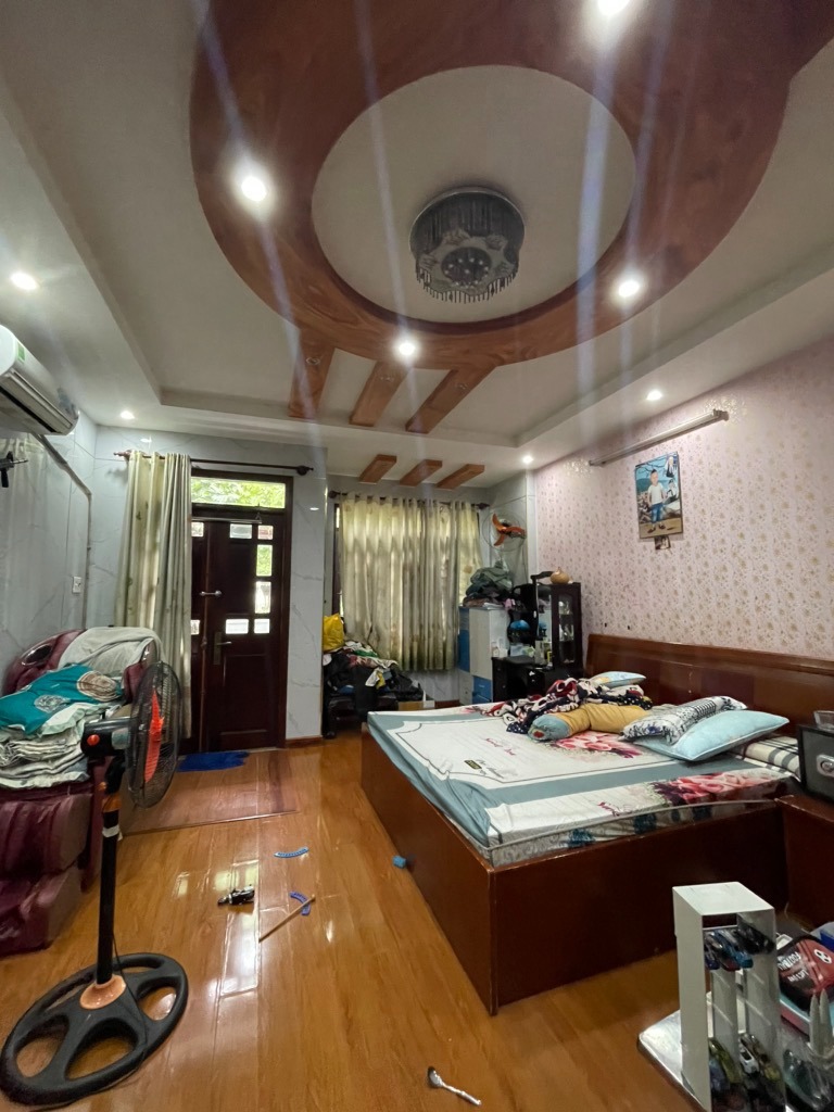 Siêu Vị Chí - Vị Trí Đắc Địa, Nhà 4 Tầng, Giá Chỉ 11 Tỷ
