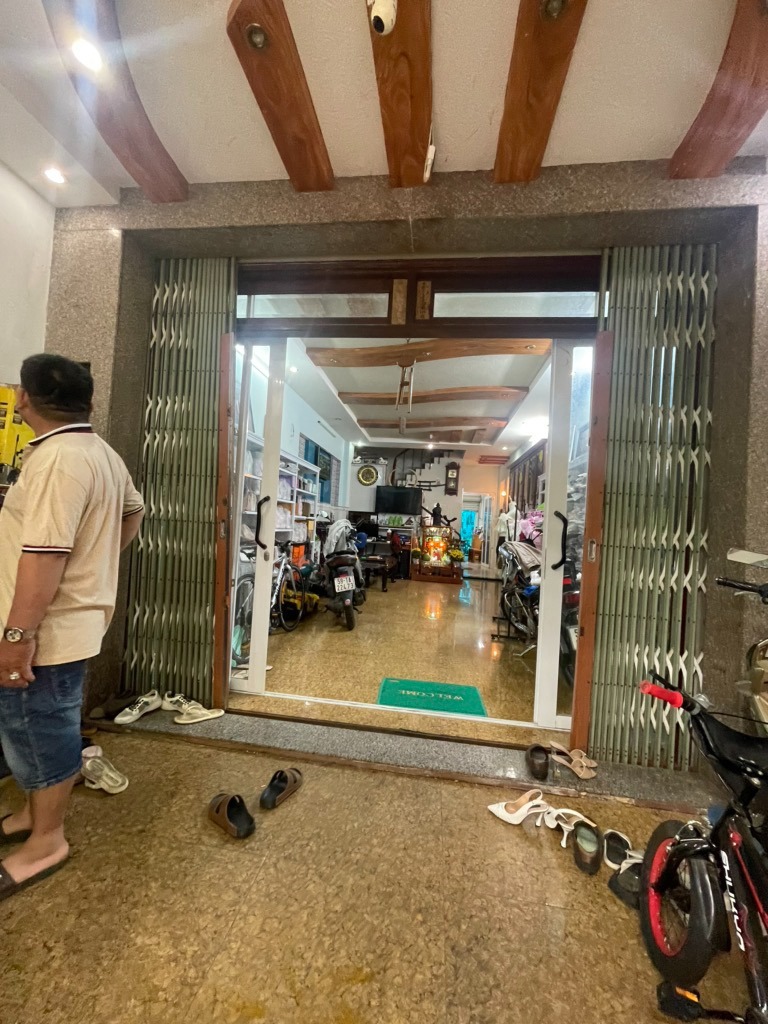 Siêu Vị Chí - Vị Trí Đắc Địa, Nhà 4 Tầng, Giá Chỉ 11 Tỷ
