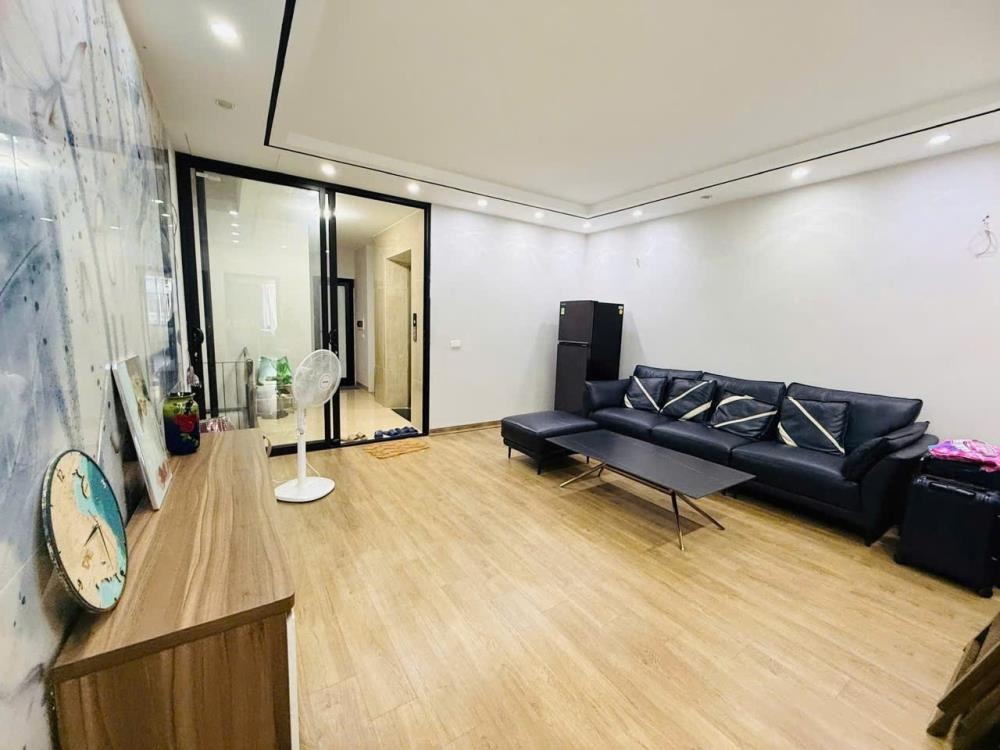 Mặt tiền VIP Hoàng Văn Thái: Nhà 8 tầng, thang máy, ô tô tránh, full nội thất