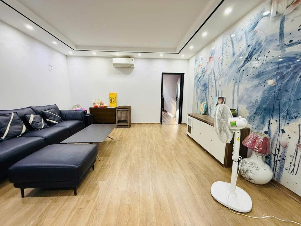 Mặt tiền VIP Hoàng Văn Thái: Nhà 8 tầng, thang máy, ô tô tránh, full nội thất