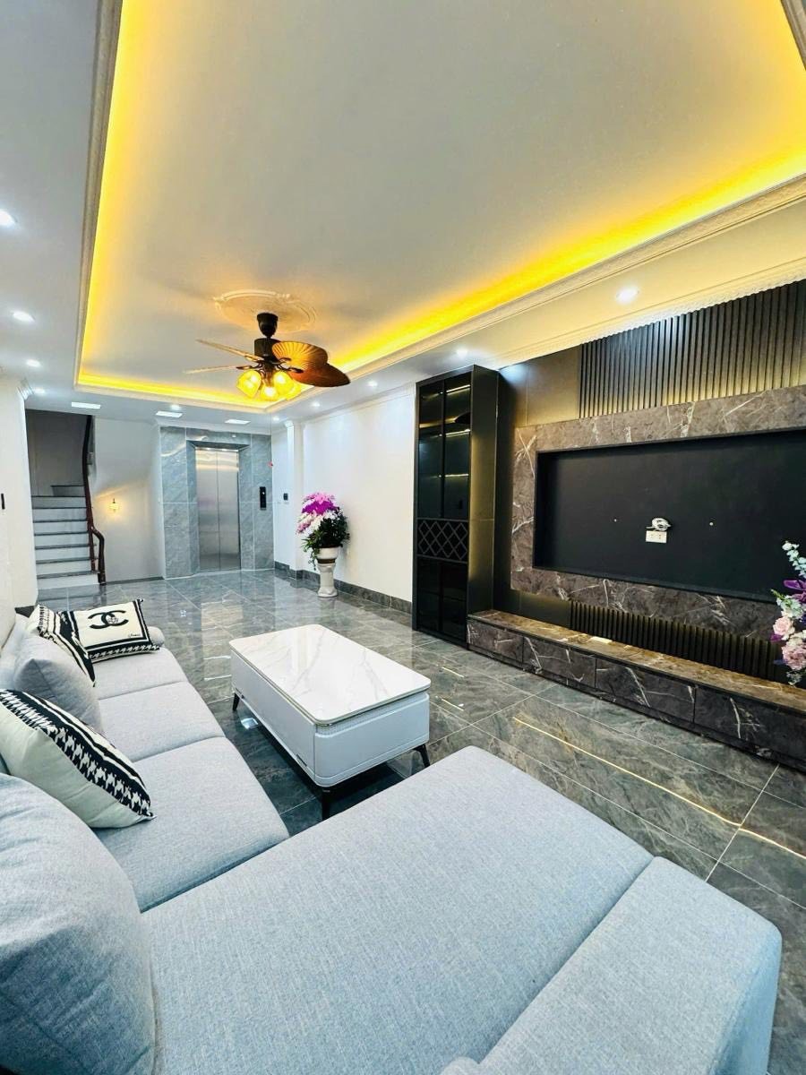Siêu phẩm phân lô Lê Trọng Tấn: 42m2 x 6T, Thang Máy, 10 tỷ