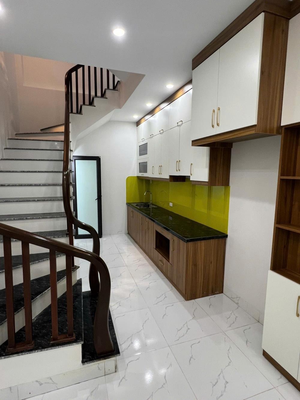 Chỉ 4.5 tỷ - Sở hữu Ngay Nhà Mới Xây 4 Tầng 1 Tum, Vị Trí Đắc Địa Động Lãm