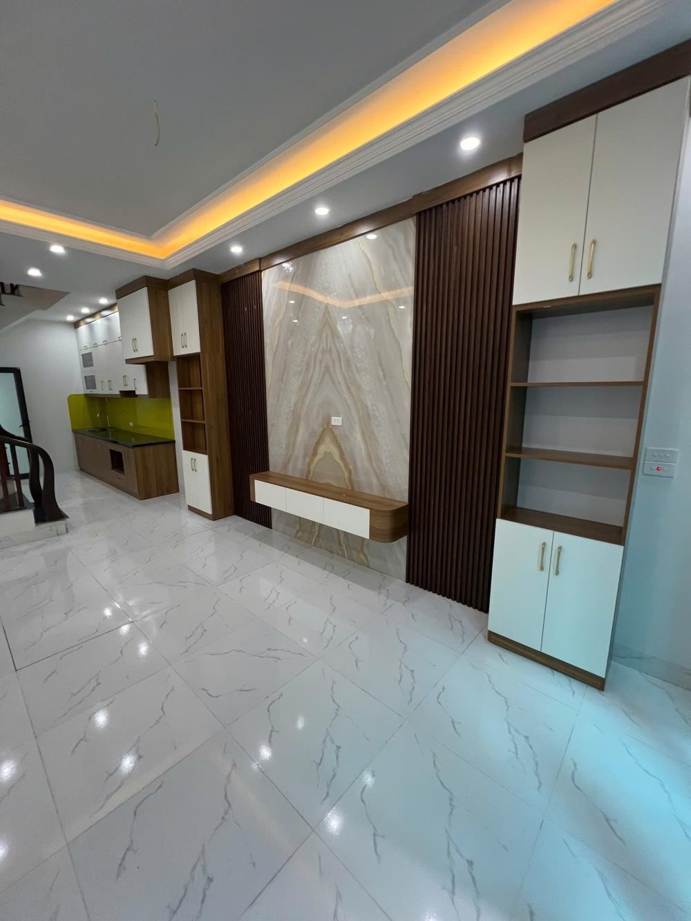 Chỉ 4.5 tỷ - Sở hữu Ngay Nhà Mới Xây 4 Tầng 1 Tum, Vị Trí Đắc Địa Động Lãm