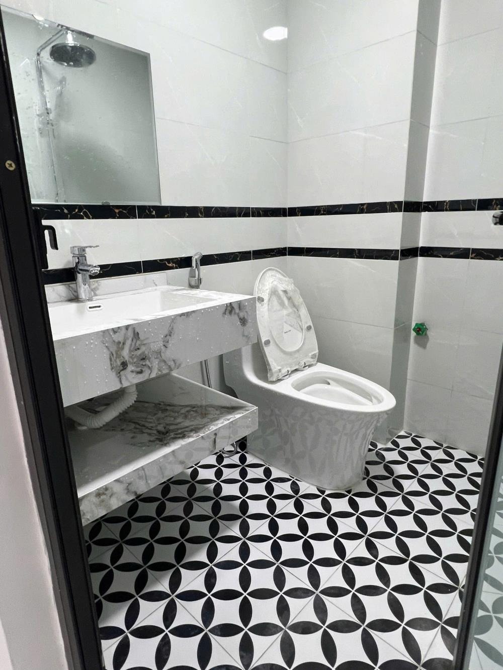Chỉ 4.5 tỷ - Sở hữu Ngay Nhà Mới Xây 4 Tầng 1 Tum, Vị Trí Đắc Địa Động Lãm