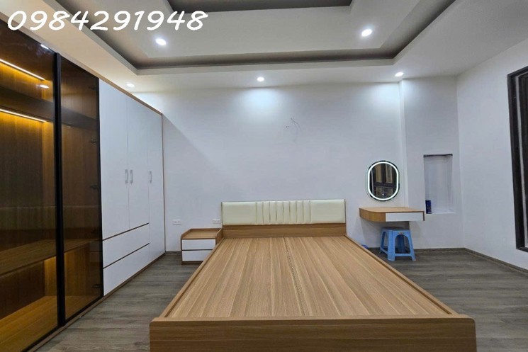 Bán nhà Vũ Tông Phan chỉ 25m ra mặt phố - S 43m 5 tầng  - Sổ đỏ nở hậu
