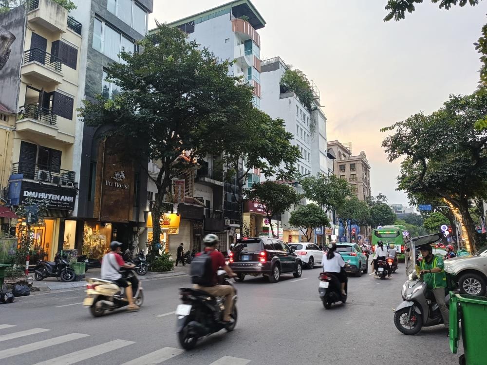 Nhà 3 Tầng Mặt Phố Huế - Vị Trí Đẹp, Kinh Doanh Đắt - 15 Tỷ