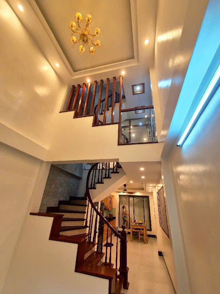 Nhà đẹp 5 tầng, 4 phòng ngủ tại Ba Đình - Giá Hợp Lý