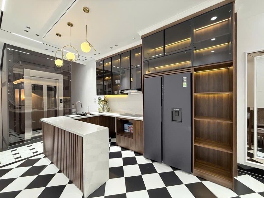 Nhà 6 Tầng Thang Máy, Nội Thất 5 Sao, Vị Trí Vàng Ba Đình - Giá 1x Tỷ
