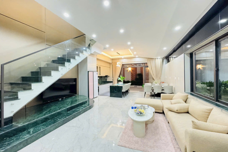 Bán nhà MT đường đẹp xinh giá 6,37 tỷ DT đất 108M2(5,5×19,6)