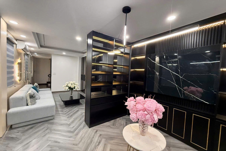 Bán nhà Ngọc Trì 42m 7 tầng thang máy lô góc 3 thoáng gara ô tô giá 10.9 tỷ