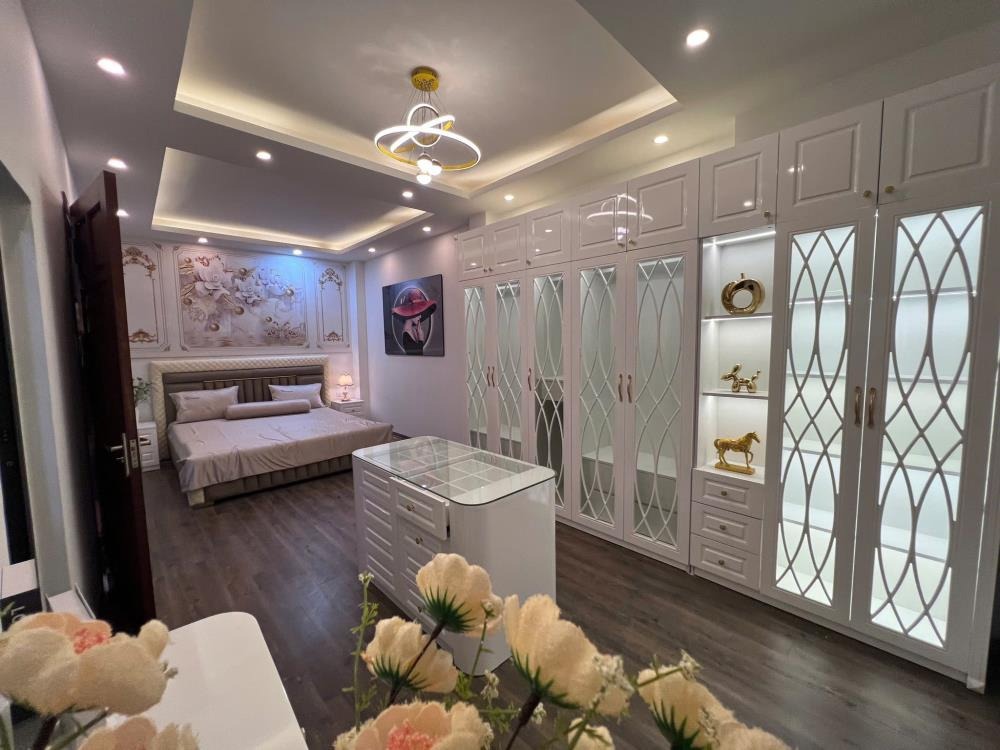 Nhà Mặt Phố Thanh Xuân 6 Tầng, Gara Ô Tô - Giá 13.25 Tỷ