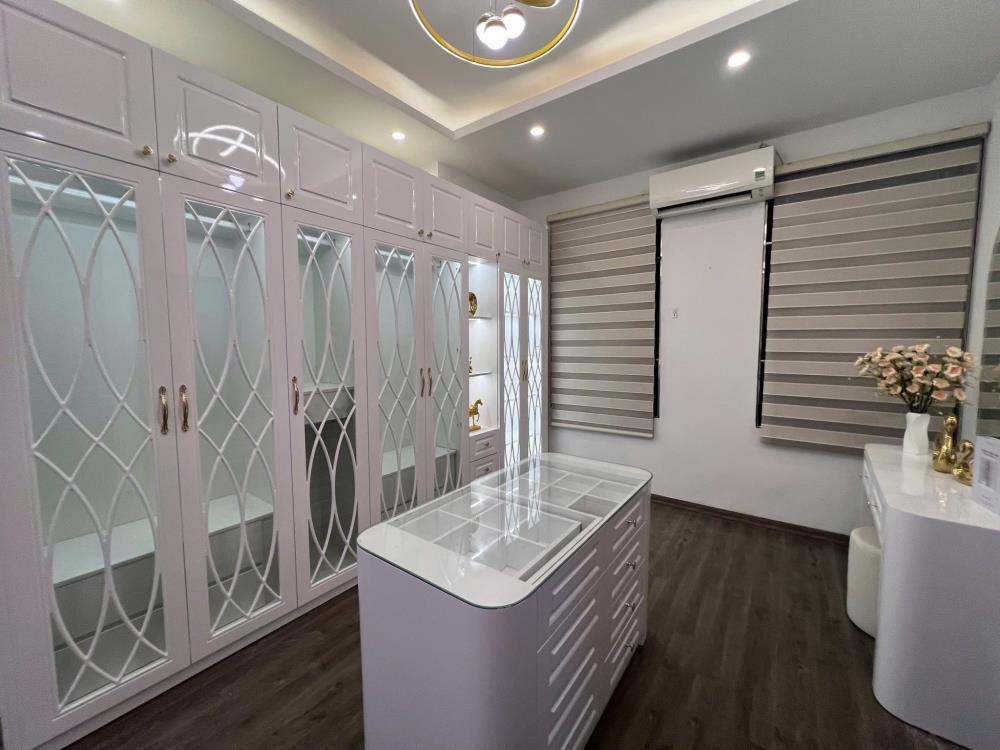 Nhà Mặt Phố Thanh Xuân 6 Tầng, Gara Ô Tô - Giá 13.25 Tỷ