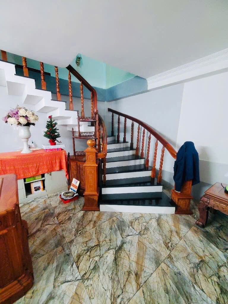 Bán nhà Tân Bình - HXH Phan Huy Ích 90m2, 4 Tầng, Giá 10.8 Tỷ