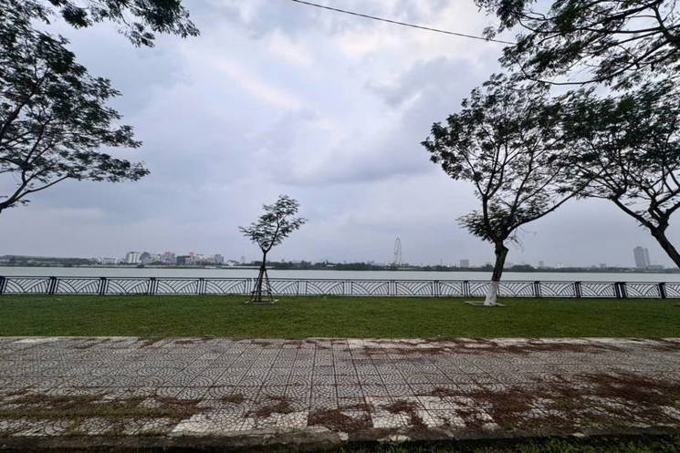 TOÀ VĂN PHÒNG 7 TẦNG: vị trí đẹp nhất tuyến phố “ Chương Dương”. View trực diện Sông Hàn