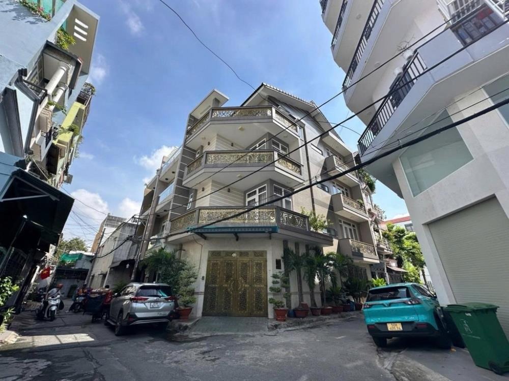 Bán nhà Tân Phú: 75m2, 4 tầng, 8.65 tỷ - Vị trí đẹp, tiện ích đầy đủ