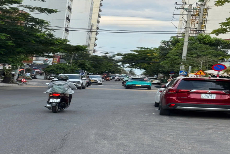 – Nguyễn Cơ Thạch Ngũ Hành Sơn, Toà căn hộ 5 tầng, , sát bãi tắm Sơn Thuỷ, thu nhập 60 triệu/tháng