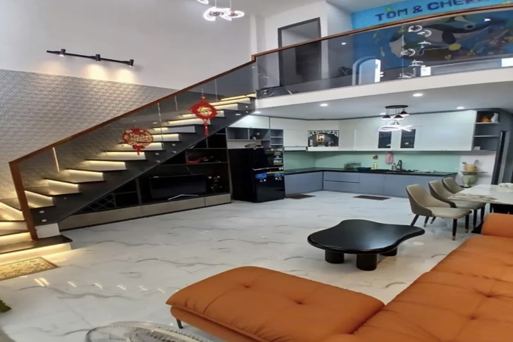 Nhà lửng đúc Lê Đình Lý . DT:60m , ngang 5m
