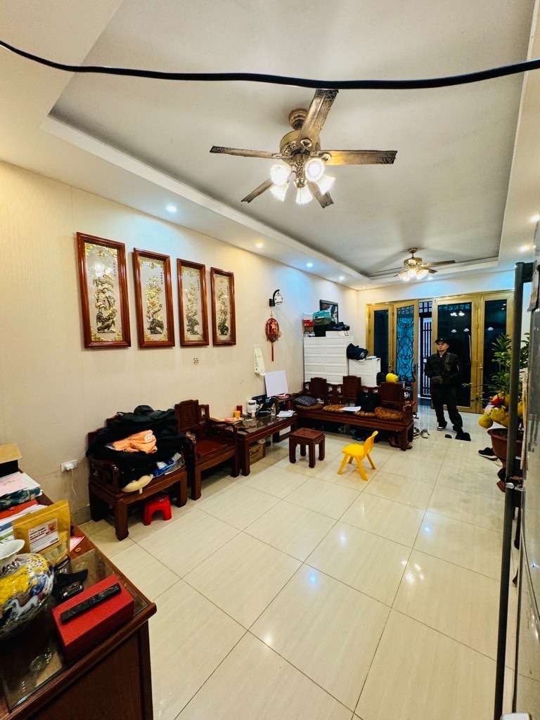 Bán Nhà Tam Trinh 72m2, 3 Tầng, 10 Tỷ - Vị Trí Đắc Địa