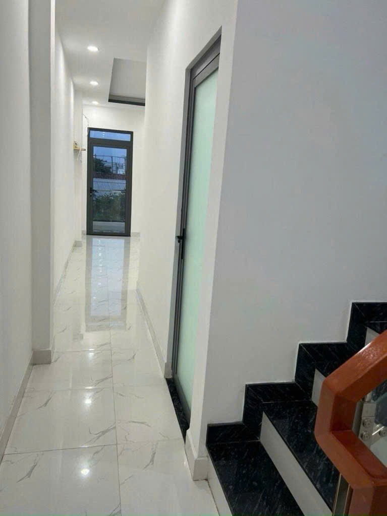 Bán nhà Hóc Môn 41m2, 2 Lầu, Kinh Doanh Tốt - Giá 3x Tỷ