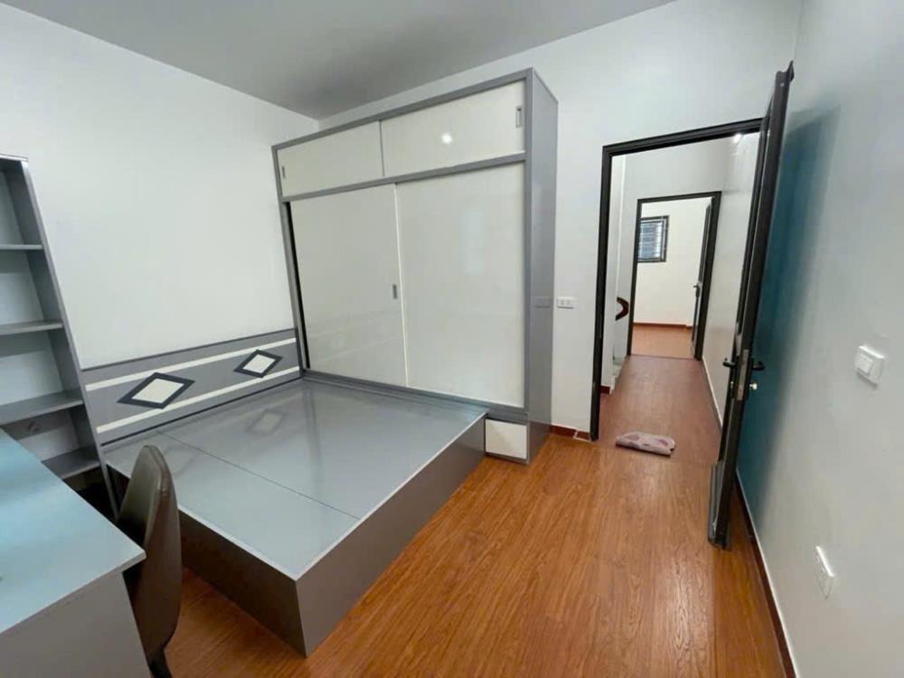 Bán nhà Đền Lừ, Hoàng Mai: 43m2, 4 Tầng, 7 tỷ - Vị trí đẹp, Sổ đỏ sẵn sàng
