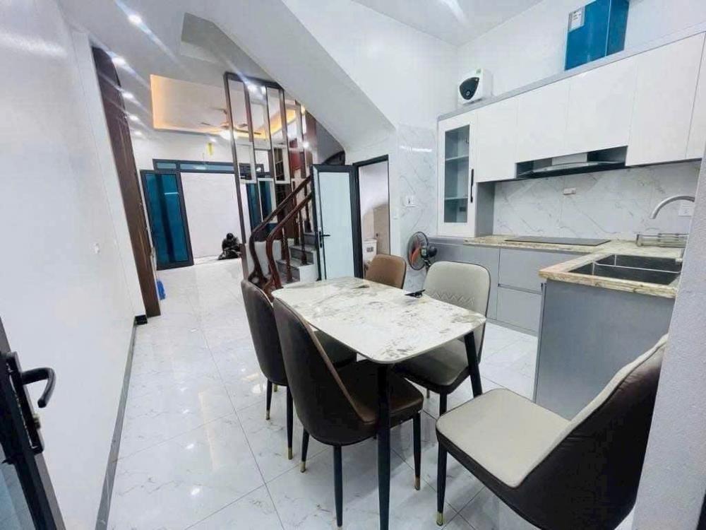 Bán nhà Đền Lừ, Hoàng Mai: 43m2, 4 Tầng, 7 tỷ - Vị trí đẹp, Sổ đỏ sẵn sàng