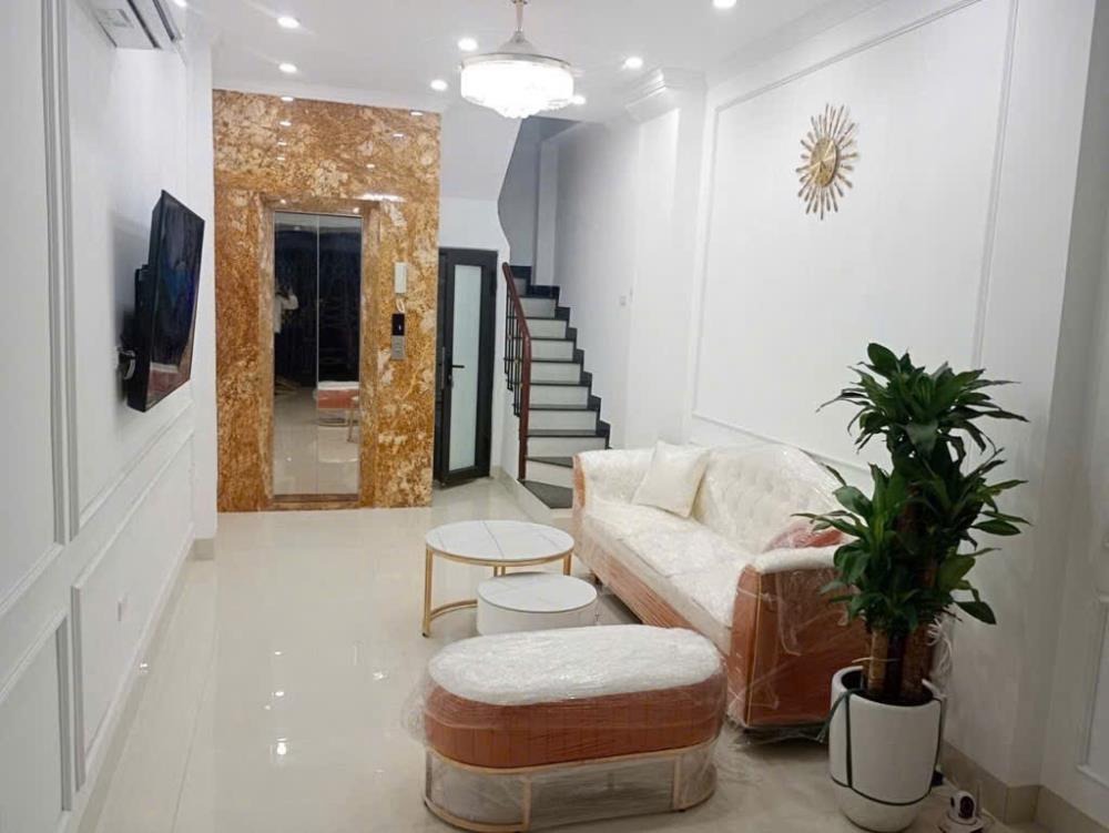 Nhà Mới Đội Cấn 35m2 x 6 Tầng - Thang Máy - Vị Trí Đắc Địa