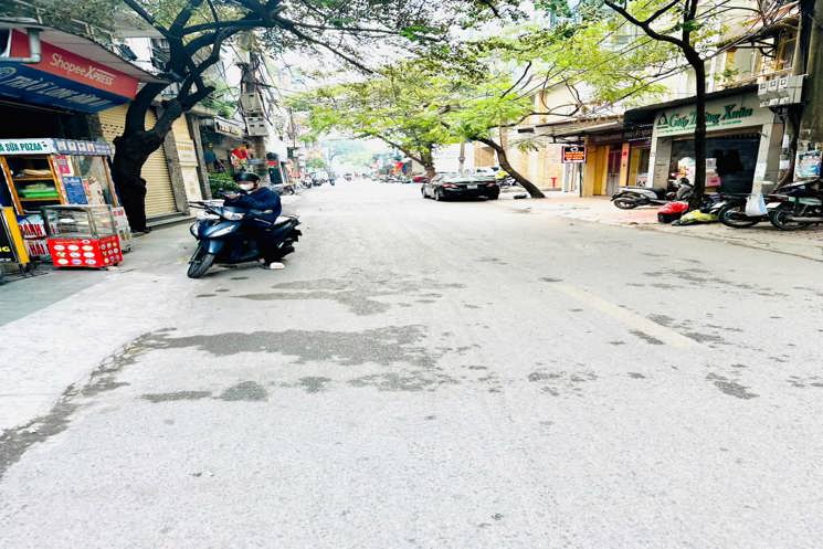 VỠ NỢ  CẦN BÁN NHÀ MẶT PHỐ QUANG TRUNG HÀ ĐÔNG - SIÊU PHẨM MẶT PHỐ - VỈA HÈ ĐÁ BÓNG - NÉT CĂNG 