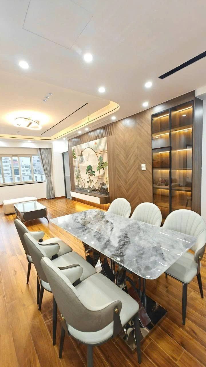 Bán Căn Hộ 118m2, 3PN, 2WC, Nội Thất Full, Trần Thái Tông, Cầu Giấy