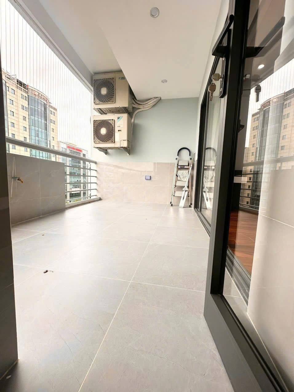 Bán Căn Hộ 118m2, 3PN, 2WC, Nội Thất Full, Trần Thái Tông, Cầu Giấy