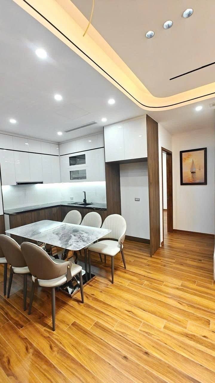 Bán Căn Hộ 118m2, 3PN, 2WC, Nội Thất Full, Trần Thái Tông, Cầu Giấy
