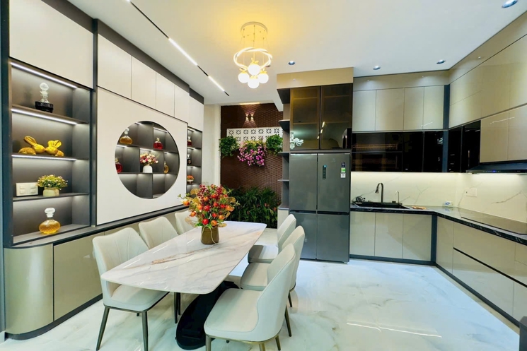 NHÀ ĐẸP FULL NỘI THẤT – VỊ TRÍ ĐẮC ĐỊA – GIÁ CHỈ 6.2 TỶ