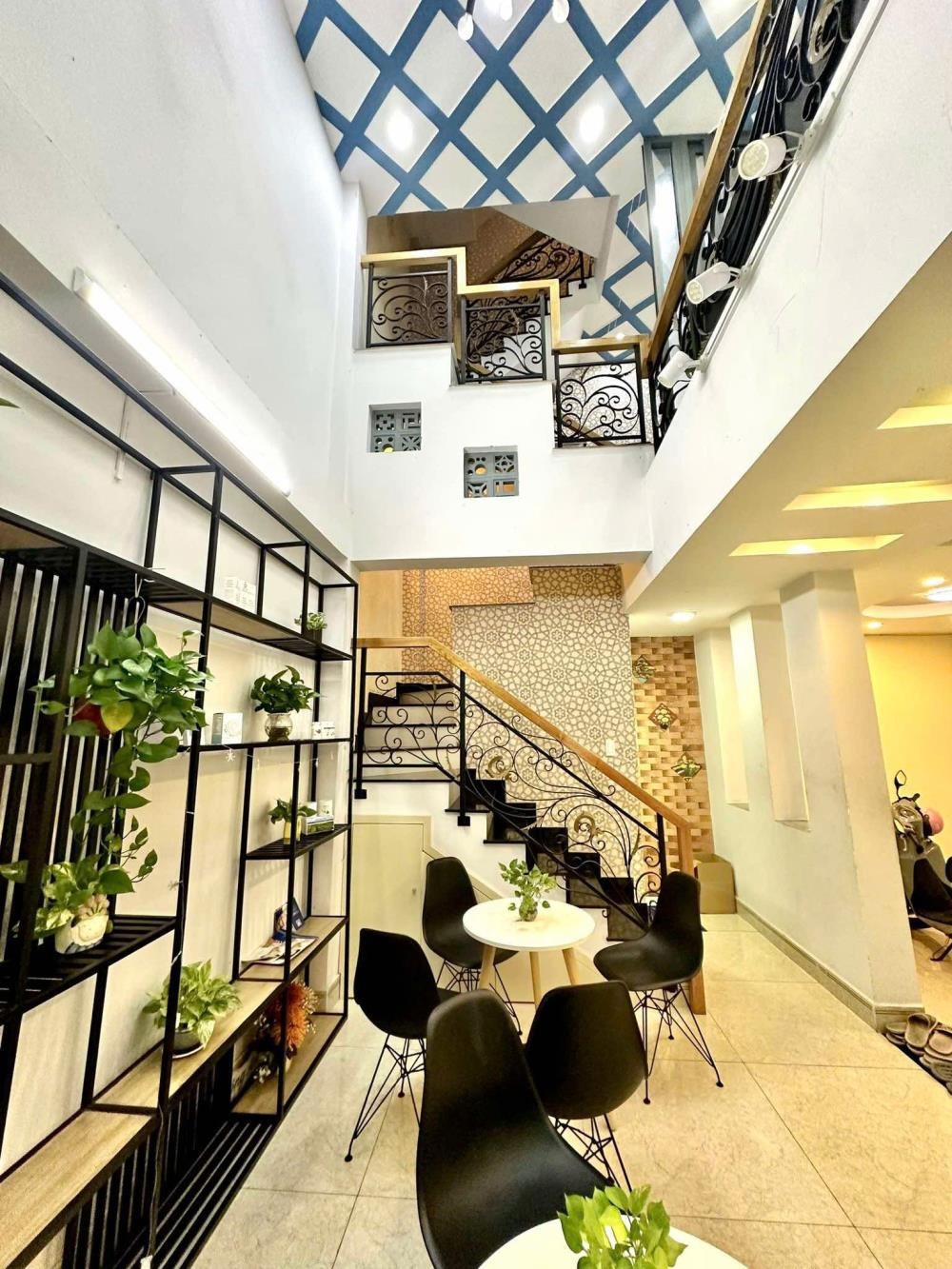 Xe Tải Đỗ Cửa Ngõ Nguyễn Xí: Biệt Thự 6PN, 172m2, Kinh Doanh Đắt Lợi
