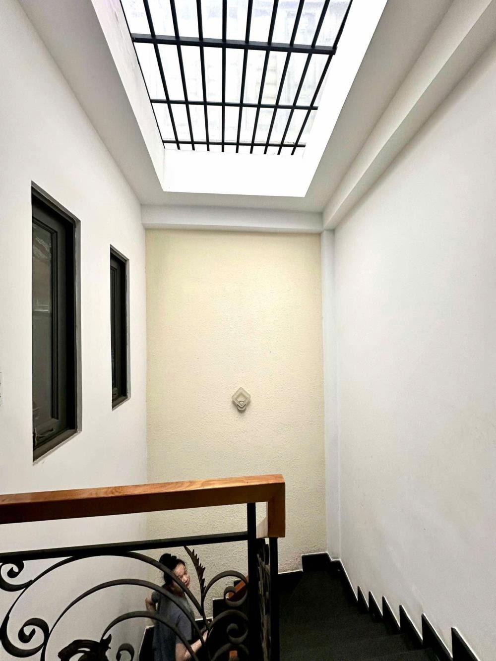 Xe Tải Đỗ Cửa Ngõ Nguyễn Xí: Biệt Thự 6PN, 172m2, Kinh Doanh Đắt Lợi