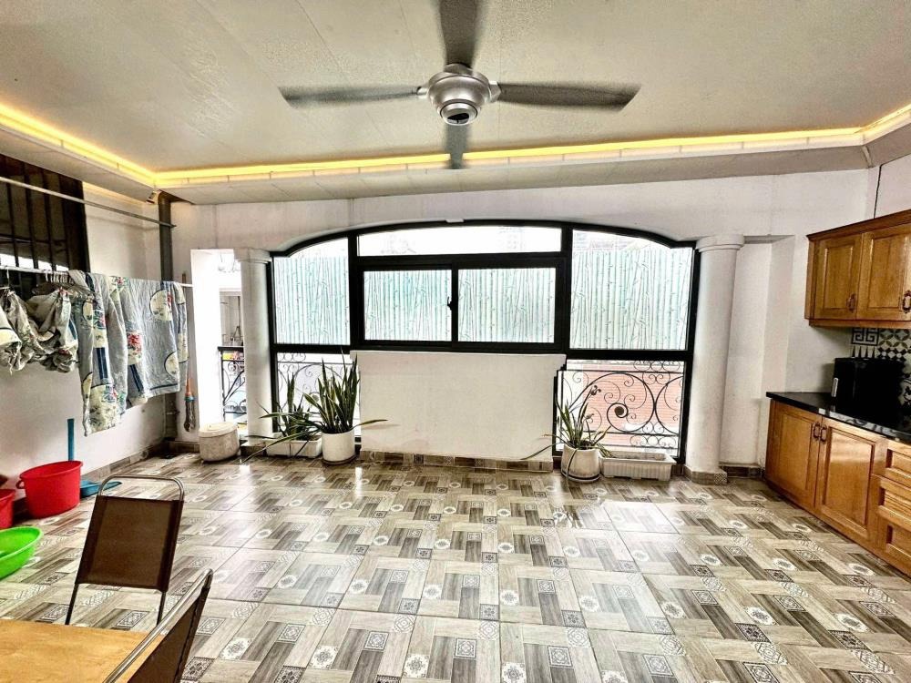 Xe Tải Đỗ Cửa Ngõ Nguyễn Xí: Biệt Thự 6PN, 172m2, Kinh Doanh Đắt Lợi
