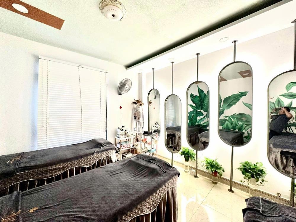 Xe Tải Đỗ Cửa Ngõ Nguyễn Xí: Biệt Thự 6PN, 172m2, Kinh Doanh Đắt Lợi