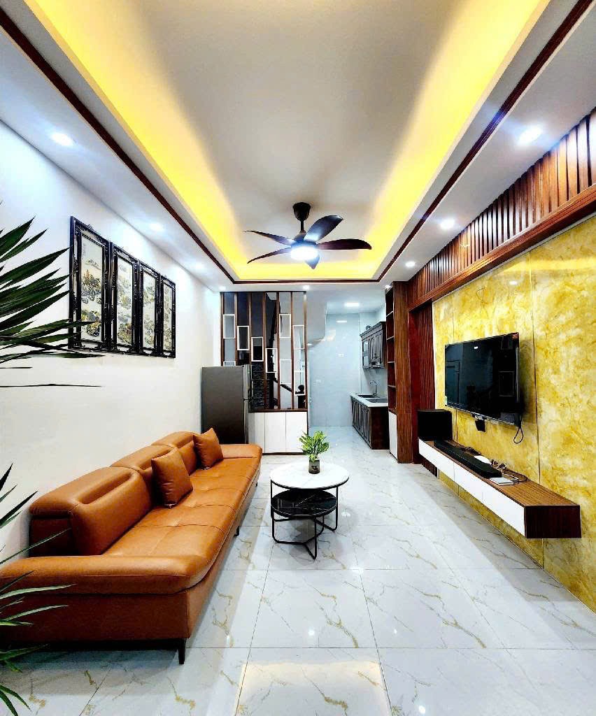 Bán nhà Vĩnh Hưng 6 tầng, gần phố, sổ đỏ chính chủ - Giá 7.55 tỷ