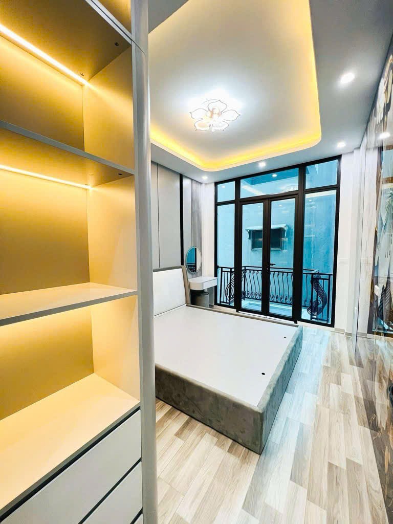 Nhà đẹp mới xây 6 tầng thang máy, Nam Dư, Hoàng Mai - Giá 7.79 tỷ