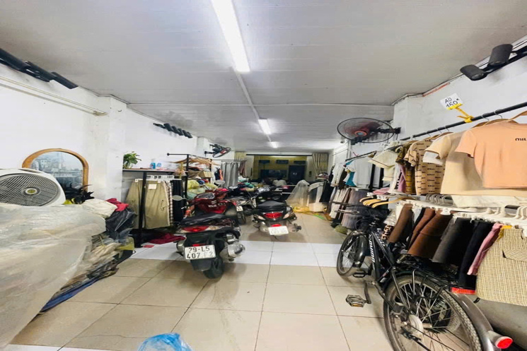 BÁN NHÀ MẶT PHỐ CÔ NHUÉ _ ĐANG KINH DOANH 60 M 4 TẦNG .SỔ ĐỎ PHÂN LÔ ,.CHÀO:14,5 TỶ