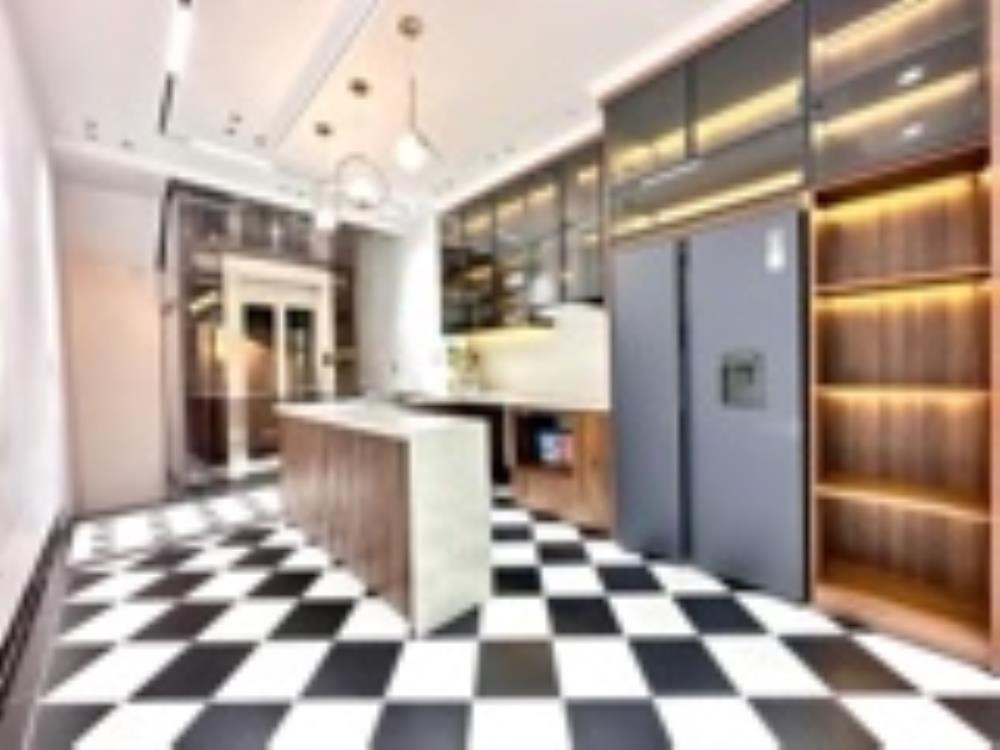 Bán nhà mới đẹp 6 tầng, thang máy, nội thất cao cấp - Vị trí đắc địa