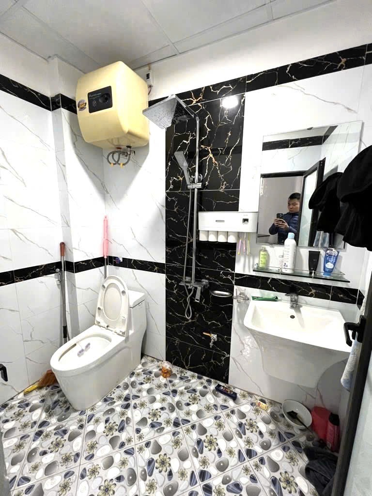 Nhà đẹp 5 tầng, vị trí trung tâm, giao thông thuận tiện - Hoàng Mai