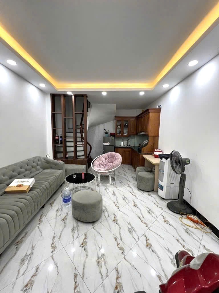 Nhà đẹp 5 tầng, vị trí trung tâm, giao thông thuận tiện - Hoàng Mai