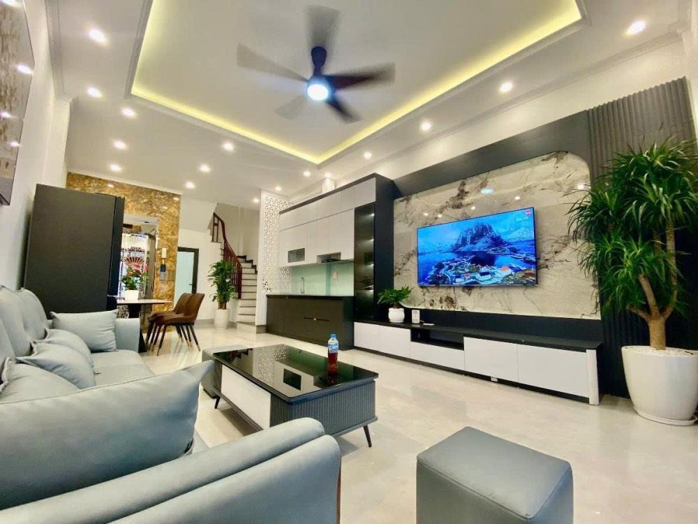 Nhà Mặt Phố Thái Hà 133m2, 6 Tầng, Mặt Tiền 3.7m - Giá 62 Tỷ