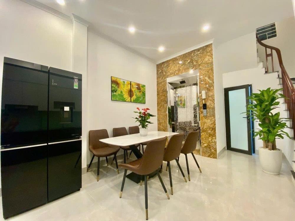 Nhà Mặt Phố Thái Hà 133m2, 6 Tầng, Mặt Tiền 3.7m - Giá 62 Tỷ