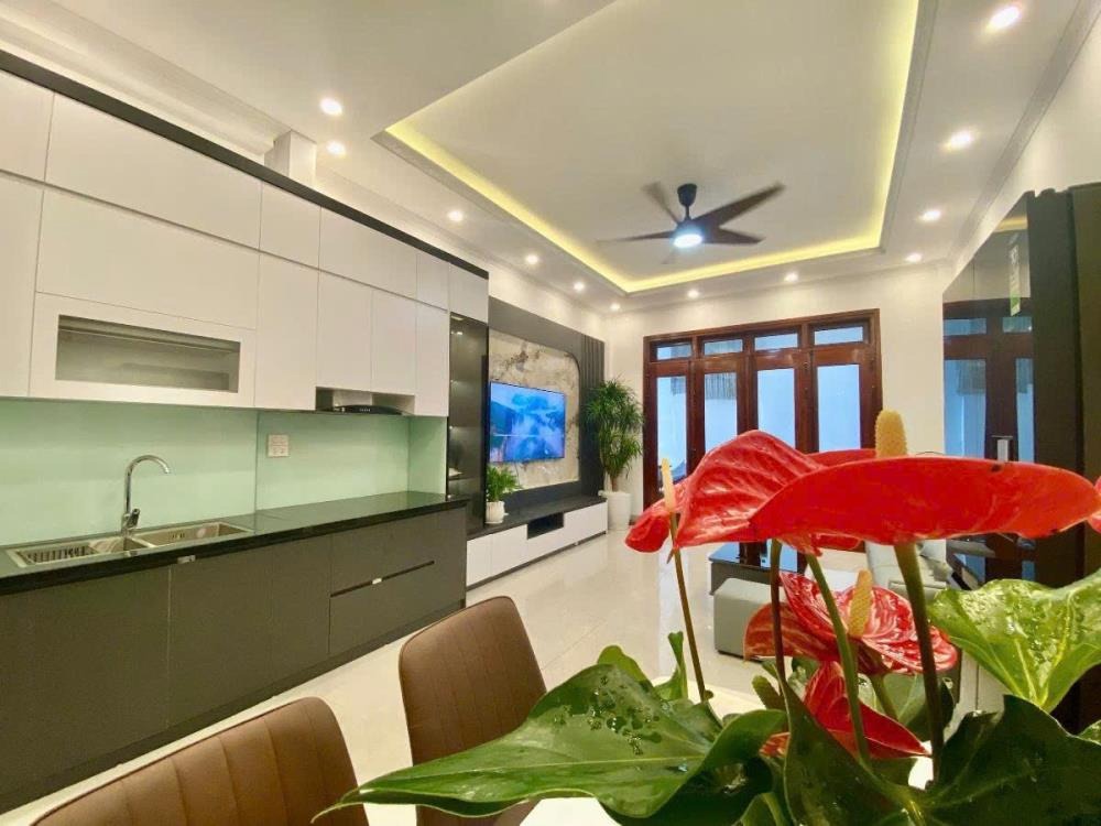 Nhà Mặt Phố Thái Hà 133m2, 6 Tầng, Mặt Tiền 3.7m - Giá 62 Tỷ