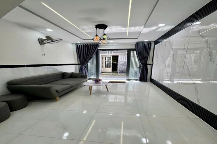 Nhà 2 tầng 32m2, Vuông – Nguyễn Duy Cung QV