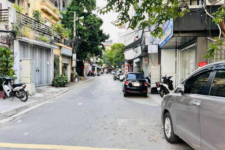 bán nhà Ngọc Lâm, 150m, mặt tiền 5.6m, nở hậu, vỉa hè, ôtô tránh