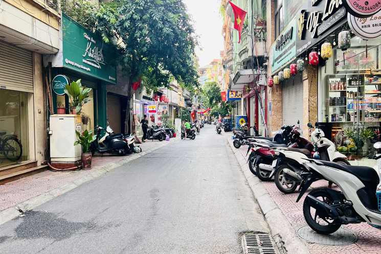 bán nhà Ngọc Lâm, 150m, mặt tiền 5.6m, nở hậu, vỉa hè, ôtô tránh
