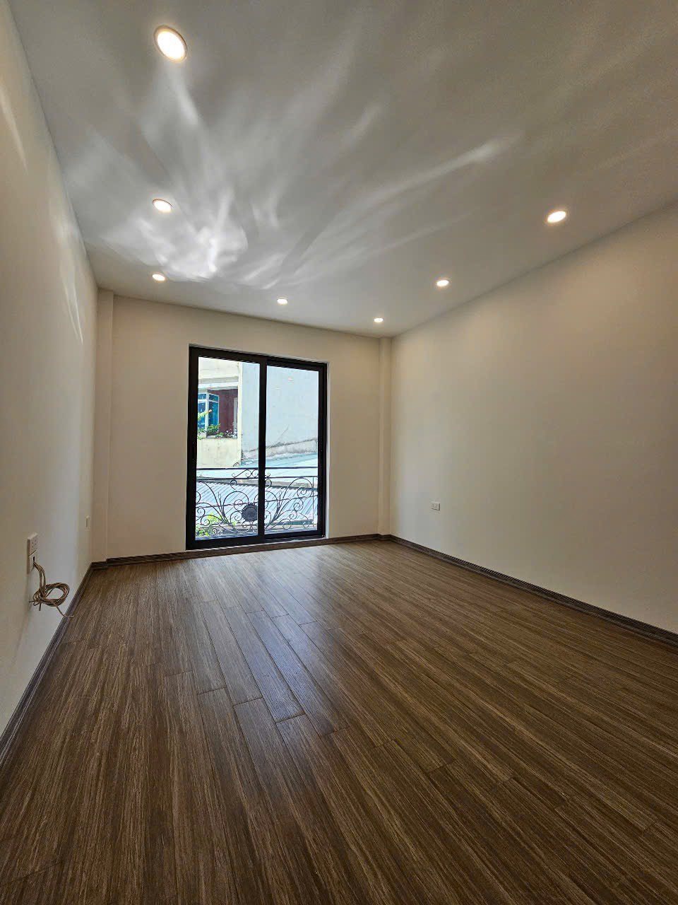Ngô Quyền - Nhà Mới 35m² - 5 Tầng - Ô Tô Đỗ Cửa - 9.1 Tỷ